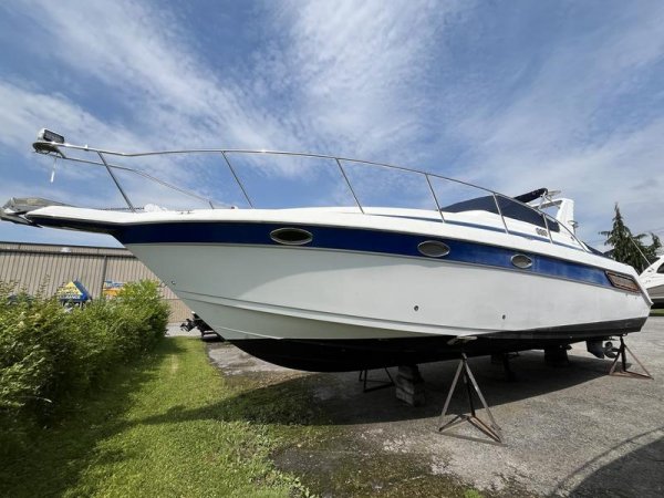 1998 Donzi 3250 Express